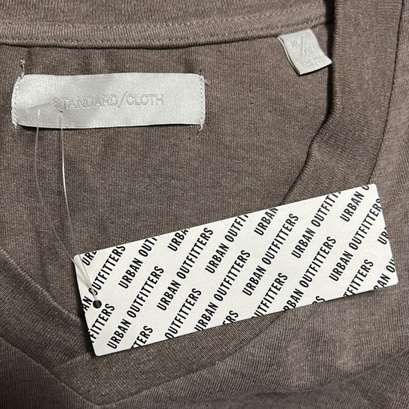 NWT Standard Cloth Slim Fit V-Neck Tee Urban Outfitters XL - Picture 5 of 5